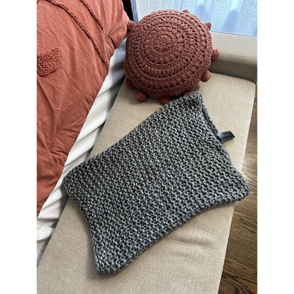 NWT The Limited Gray Chunky Knit Infinity Scarf - Picture 4 of 5